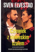 Człowiek z niebieskim szalem