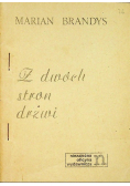 Z dwóch stron drzwi