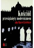 Kościół przesiąknięty modernizmem