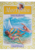 Martynka uczy się pływać