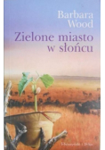 Zielone miasto w słońcu
