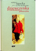 Dziewczynka w czerwonym płaszczyku