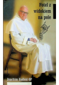 Fotel z widokiem na pole