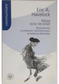 Muza uczy się pisać