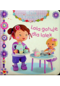 Mała dziewczynka - Lola gotuje dla lalek