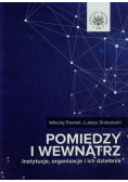 Pomiędzy i wewnątrz
