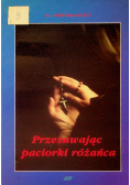 Przesuwając paciorki różańca