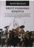 Krzyż pośrodku Księżyca