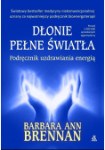 Dłonie pełne światła