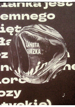 Szklanka jest z ciemnego rżniętego szkła
