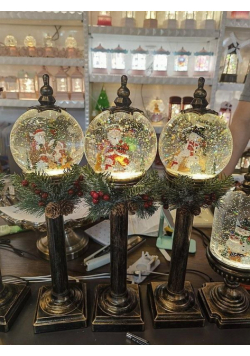Lampka LED motyw świąteczny z kulą śnieżną MIX