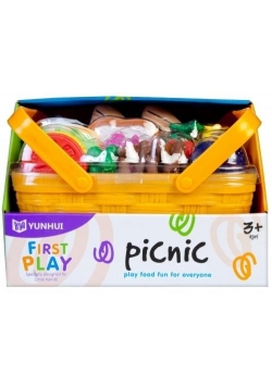 Koszyk piknikowy z owocami i warzywami
