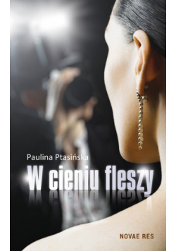 W cieniu fleszy