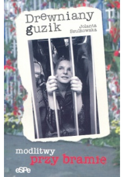Drewniany guzik modlitwy przy bramie