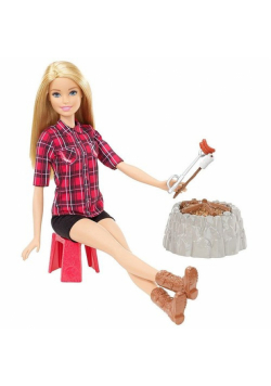 Barbie na biwaku płonące ognisko