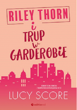 Riley Thorn i trup w garderobie